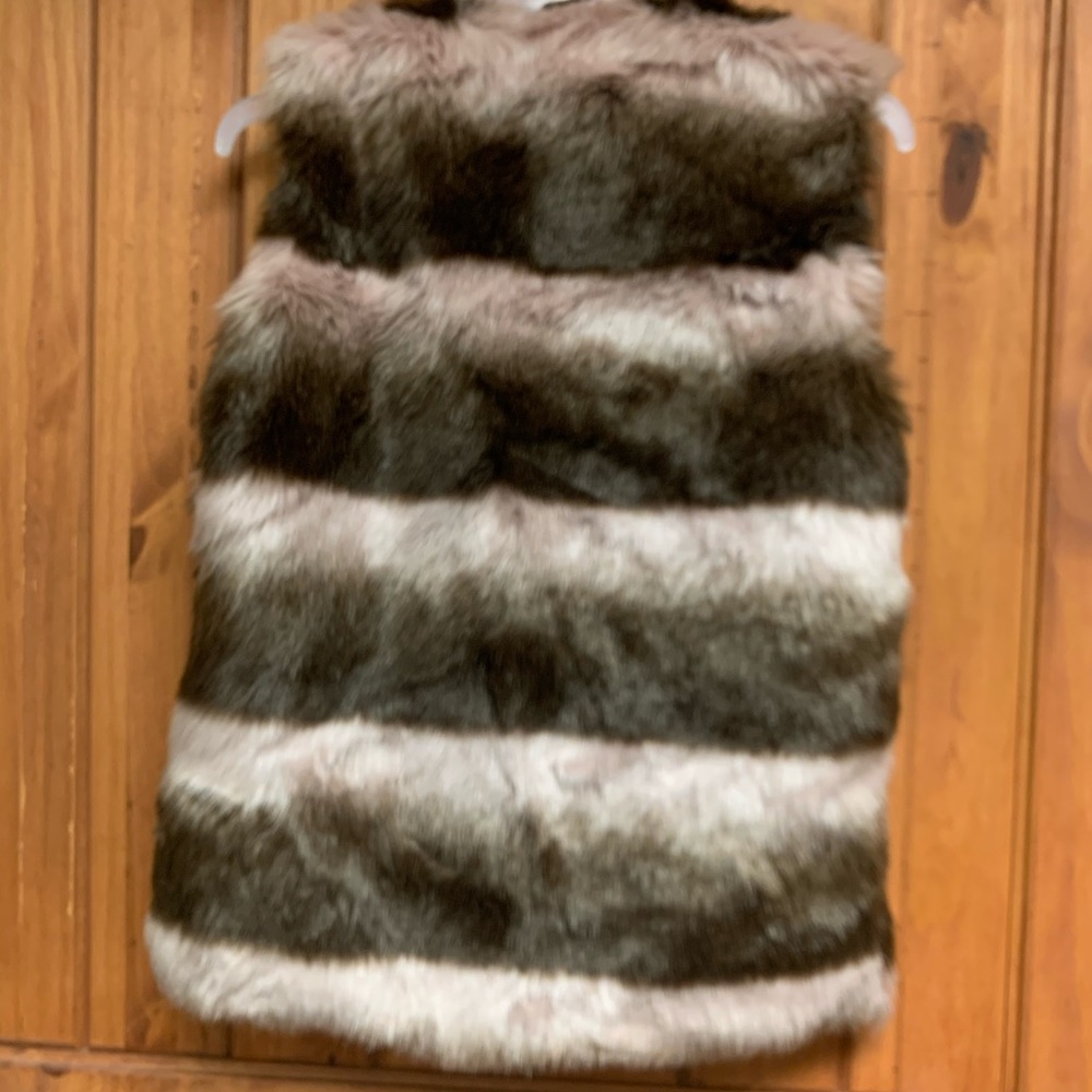 Faux Fur Vest - Picture 3 of 4